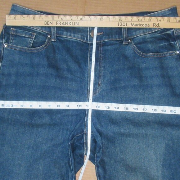 Lane Bryant High-Rise Curvy Fit Bootcut Jeans | Size 16 - Picture 3 of 10